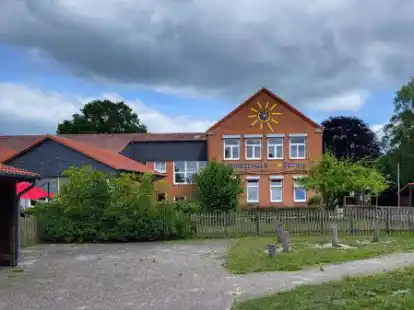 Es gibt den Grundsatzbeschluss, die in die Jahre gekommene Schule in W&uuml;sting nicht zu sanieren, sondern einen Neubau zu realisieren.