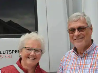 Anita Andreis und Horst Andreis lie&szlig;en sich gleichzeitig zum 100. beziehungsweise 200. Mal zur Ader - ein seltenes Jubil&auml;um.