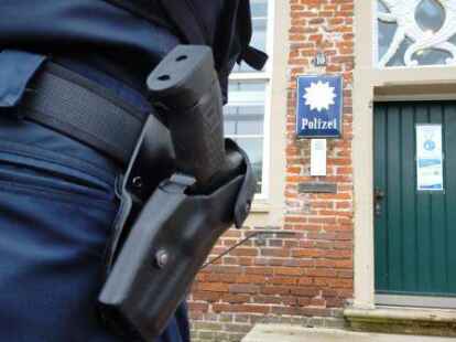 In Norden musste die Polizei einen Nachbarschaftsstreit beenden &ndash; einer Frau war vom Nachbarn der Ohrring aus dem Ohr gerissen worden.