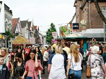 An diesem Wochenende wird in Leer das Stadtfest gefeiert. Bis einschlie&szlig;lich Sonntag haben die zahlreichen Buden und Karussells in der Innenstadt ge&ouml;ffnet