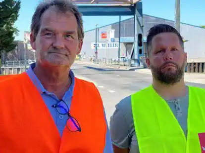 Verdi-Mitglieder wie Marco Otten (links) und Betriebsratsvorsitzender Michael Kaffenberger fordern einen Ausgleich der Inflationsrate.