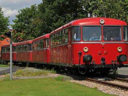 Unterwegs in Leer: die Museumseisenbahn Ammerland-Bar&szlig;el-Saterland.