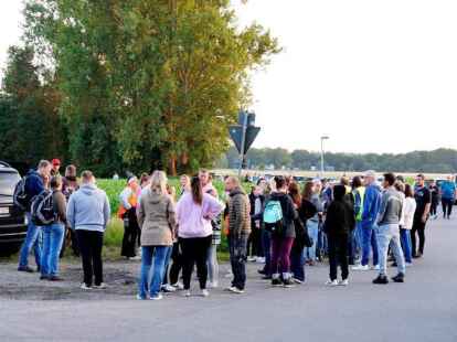 Rund um den Woldweg in Wehnen wurde am Dienstag bis in die Nacht nach Joe gesucht.