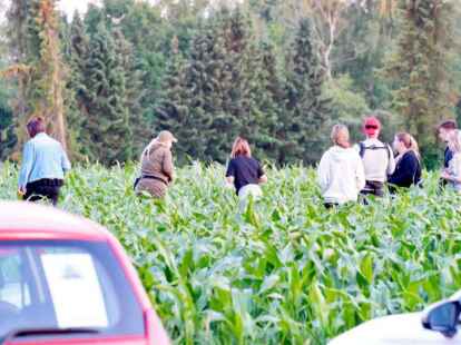 Rund um den Woldweg in Wehnen wurde am Dienstag bis in die Nacht nach Joe gesucht.