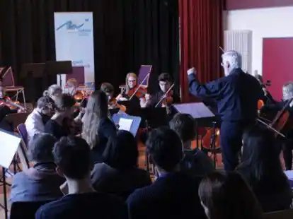 Schon im Jahre 2019 spielte das junge Streichorchester Wildeshausen in der Musikschule Landkreis Oldenburg mit Werner Stommel als Dirigent.