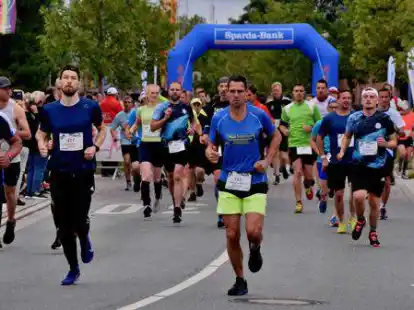 17. Auflage Gorch-Fock-Lauf: Das Sportevent gilt als eines der Highlights in Wilhelmshaven. Rund 1300 Teilnehmer*innen waren diesmal dabei.