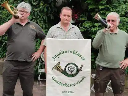 Der Musikalische Leiter Bernhard Hermanns, Hegeringleiter Arnd Fischer und Bl&auml;serobmann Peter Klingm&uuml;ller (von links) laden zum Schnupperabend ein.