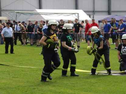 Jede Menge Action wurde beim Ovelg&ouml;nner Gemeindefeuerwehrtag in Neustadt geboten.