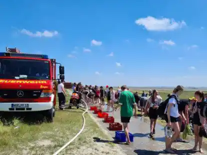 Mit einer Waschstra&szlig;e sollten die Zehen ges&auml;ubert werden.