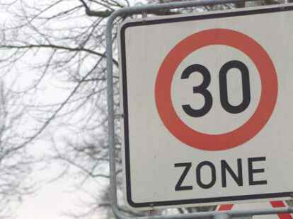 Tempo 30 wird vorerst auf Auricher Stra&szlig;en nicht als Regelgeschwindigkeit eingef&uuml;hrt.