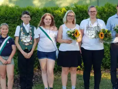 Das Kinder- und Jugendk&ouml;nigshaus 2019 bestehend aus (von links) Hanna Debbeler, Florian Dietze, Samantha Kohne, Daena Kohne, Janine Gehlenborg und Rene Siemer wird in diesem Jahr verabschiedet.