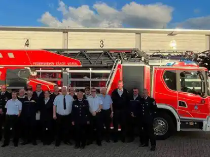 Ortsfeuerwehr Varel blickt bei der Jahreshauptversammlung auch auf die Auslieferung der neuen Drehleiter zur&uuml;ck.