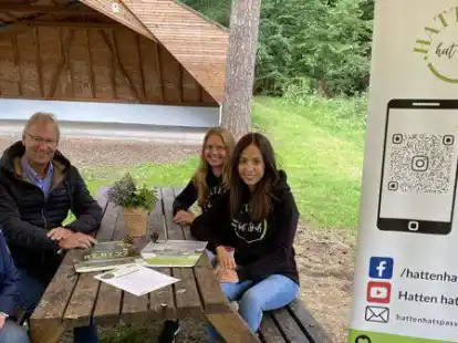 Hoffen auf viele Besucher am 2. Juli bei &bdquo;Hatten hat Spa&szlig;&ldquo;: (von links) Gemeindemitarbeiterin Marina Franz, B&uuml;rgermeister Guido Heinisch, Sonja Promp und Marisol Arosa Brinkmann (&bdquo;Hatten hat Spa&szlig;&ldquo;).