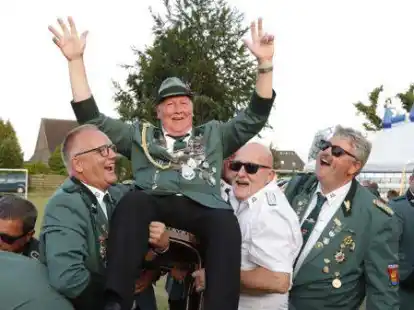 Hoch lebe der neue K&ouml;nig der Gilde Bar&szlig;el Klaus-Dieter Kr&ouml;ger.