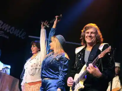 Eine &bdquo;ABBA&ldquo;-Show gibt es am Freitag im Rhodopark in Westerstede-Petersfeld.