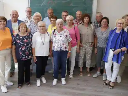 Nach 54 Jahren trafen sich jetzt ehemaliger Sch&uuml;lerinnen und Sch&uuml;ler in der Marienschule Bar&szlig;el wieder.