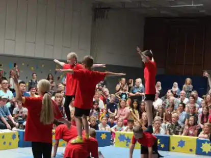 Viel Applaus erhielten die kleinen Artisten des Zirkus' &bdquo;Jekamima&ldquo;.