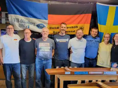 Das Team der SG Tweelb&auml;ke-W&uuml;sting, das gegen Schweden antrat (von links): G&uuml;nter Hasselhorn, Udo Franzen, Heinz Bonnes, Frank Oltmanns, Hillarius H&uuml;benthal, Marcel Viand, Fabian Oltmanns, Bianca K&ouml;ster, Bettina Hohnholz und Horst K&ouml;ster.