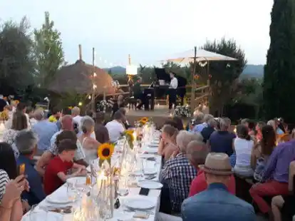 J&uuml;rgen Fischer organisiert und moderiert seit 2007 internationale Sommerkonzerte in der Toskana.