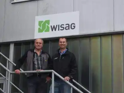 Neuer Standort des Industriedienstleister Wisag in Altmoorhausen: Mitarbeiter Alexander Liebrecht und Niederlassungsbereichsleiter Thomas Freese wurden dort 2019 freundlich begr&uuml;&szlig;t.