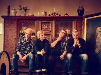 Iko Andrae (Gitarre, Gesang) und seine Bandkollegen Bahli Bahlmann (Schlagzeug) sowie Michael Jungblut (Gitarre) und Olaf Liebert (Bass) stellen in Oldenburg auch neue Songs vor.