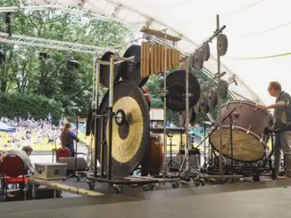 Am Samstagnachmittag fand im Rahmen der Gezeitenkonzerte das Familienkonzert &bdquo;Das Dschungelbuch&ldquo; mit Christian Br&uuml;ckner und dem wilden Jazzorchester auf der Freilichtb&uuml;hne Wiesmoor statt.