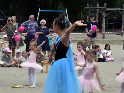 Gro&szlig; und Klein hatten viel Spa&szlig; beim Kinderfest in Hude. Auch die TSG-Ballettgruppe unter Leitung von Gesche Wepner zeigte ihr K&ouml;nnen.