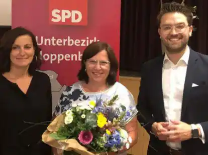 Die neue Unterbezirks-Vorsitzende Christiane Priester (Mitte) mit ihren beiden neuen Stellvertretern Pia van de Lageweg und Jan Oskar H&ouml;ffmann