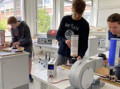 Ein Teil des Teams, das an der Ideen-Expo in Hannover teilnimmt: (von links) Bennet Ehlers, Lasse Oberd&ouml;rffer, Louis Triphaus und Robert Schulz.