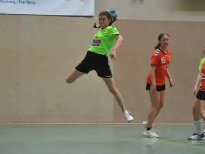 Sprunggewaltig: Die C-Jugend der HSG Unterweser trennte sich von Edewecht remis.