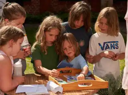 Gleich zwei Veranstaltungen konnten Mumin-Fans beim Tove22-Festival besuchen: Sowohl die Mumin-Geschichten von Christian Panse als auch das &bdquo;Wimmelfest&ldquo; lockten viele Besucher in den Museumsgarten.