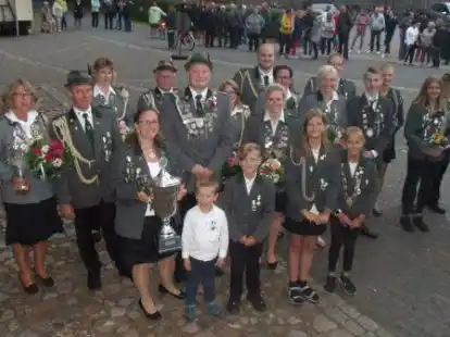 Ein Bild aus 2019: Nach der Corona-Pause freuen sich die Sch&uuml;tzen aus Vielstedt wieder auf ihr Fest.