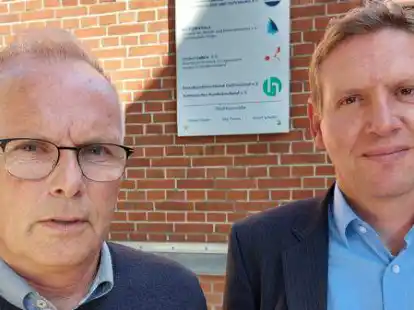 Die Mienen sagen alles:  Johann Doden (links) und J&ouml;rg Thoma (Gesch&auml;ftsf&uuml;hrung des Arbeitgeberverbandes)