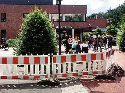 Baustellenabsperrung vor der Ammerland-Klinik: Davon k&ouml;nnte es in den n&auml;chsten Jahren mehrere geben.