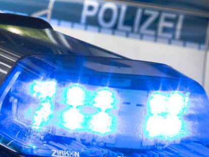 Die Polizei sucht Zeugen eines Diebstahls von Bargeld aus einem in der Petkumer Stra&szlig;e geparkten Transporter.
