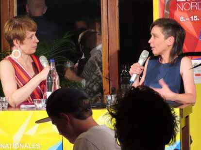 <p>                <div>                        Verlebte ihre fr&uuml;heste Kindheit in Widdelswehr: die niederl&auml;ndische Regisseurin Saskia Diesing (rechts), die im Mitternachtstalk mit Jenni Zylka &uuml;ber ihren Wettbewerbsfilm &bdquo;Judgement Call&ldquo; sprach.                      </div>            </p>