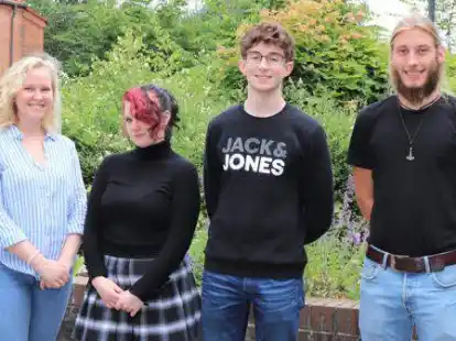 Sandrine Lebel-Beaucage hat im Juni den &bdquo;Staffelstab&ldquo; von Olivia Scott f&uuml;r die Mitarbeit im Projekt SUPERsafe bei Prof. Dr Claudia Gallert und Dr. Khaled Blau &uuml;bernommen. Cian Tiernan und Henning Maas wurden &uuml;ber den Austausch und das Buddy-Programm der Hochschule gute Freunde und k&ouml;nnen bald auch in Irland eine gute Zeit zusammen verbringen. Es fehlt Sydney Miller.