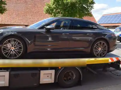 Der Porsche eines der Tatverd&auml;chtigen wurde im Zuge der Durchsuchungsma&szlig;nahmen beschlagnahmt.