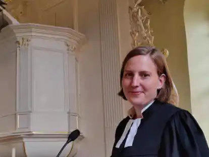 Predigt lieber von vor als von der Kanzel: Vikarin Andrea Janssen-Zimmermann.