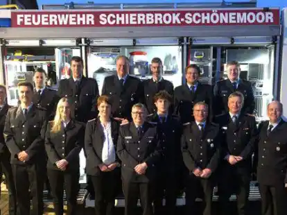 Bei der Feuerwehr Schierbrok-Sch&ouml;nemoor gab es zahlreiche Dienstgradverleihungen und Ehrungen.