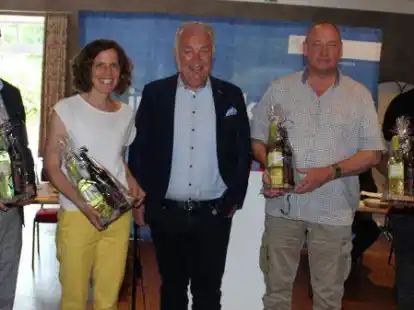 Ehrung langj&auml;hriger, ausgeschiedener Gemeindeverbandsvorsitzender (von links): Dr. Michael Steenken (Saterland), Johanna Hollah (Lastrup), CDU-Kreisvorsitzender Christoph Eilers, Markus Lamping (B&ouml;sel) und Ralph Schr&ouml;der (Bar&szlig;el).