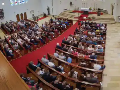 95 Abiturienten wurden jetzt an der BBS am Museumsdorf verabschiedet, hier ein Blick auf den &Ouml;kumenischen Gottesdienst in der St.-Augustinus-Kirche