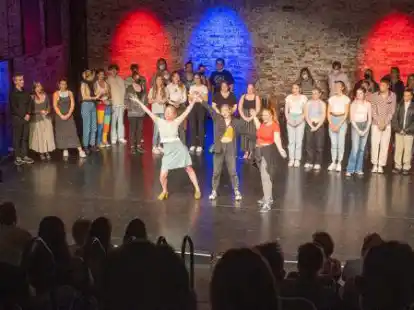 Auftaktveranstaltung in der Exerzierhalle: Am Samstag haben die Jugendtheatertage in Oldenburg begonnen.