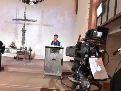 Generalprobe im Jahr 2020:  F&uuml;r den ZDF&ndash;Fernsehgottesdienst standen damals Pfarrer Nico Szameitat (St. Ansgar) und Karin Kaschlun (Pfarrerin der Kirche Bloherfelde) vor der Kamera.