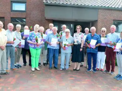 Konnten sich endlich wieder treffen: Viele langj&auml;hrige Mitglieder und ehrenamtlich Engagierte des SovD beim Kaffeenachmittag in Lemwerder