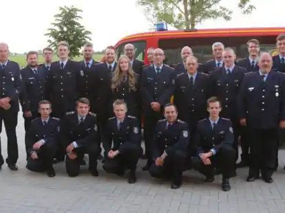 Feuerwehren der Stadt Schortens: Die Bef&ouml;rderten.