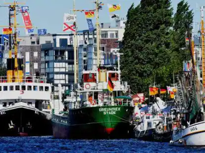 Maritim mit Sonne und Meer: Das &bdquo;45. Wochenende an der Jade&ldquo; zog tausende von Besuchern nach Wilhelmshaven.