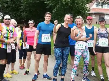 Gut gelaunt gingen die L&auml;ufer auf den Rundkurs.