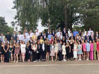 Der Abschlussjahrgang 2022 des Gymnasiums Wildeshausen: 93 Sch&uuml;lerinnen und Sch&uuml;ler erhielten das Abitur.