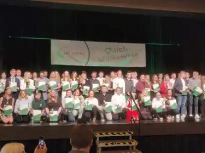 Der Abschlussjahrgang 2022 der IGS Friesland Nord besteht aus 52 Sch&uuml;lerinnen und Sch&uuml;lern, die ihr Abitur oder den schulischen Teil der Fachhochschulreife erreicht haben.